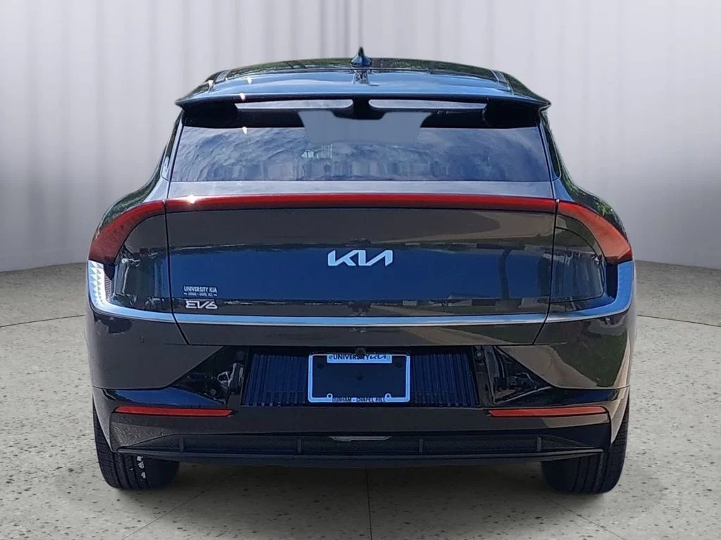 Used 2023 Gray Kia Wind image 4