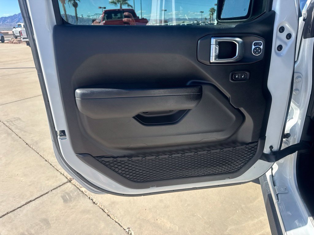 Certified Used 2022 White Jeep Unlimited Sport S image 18