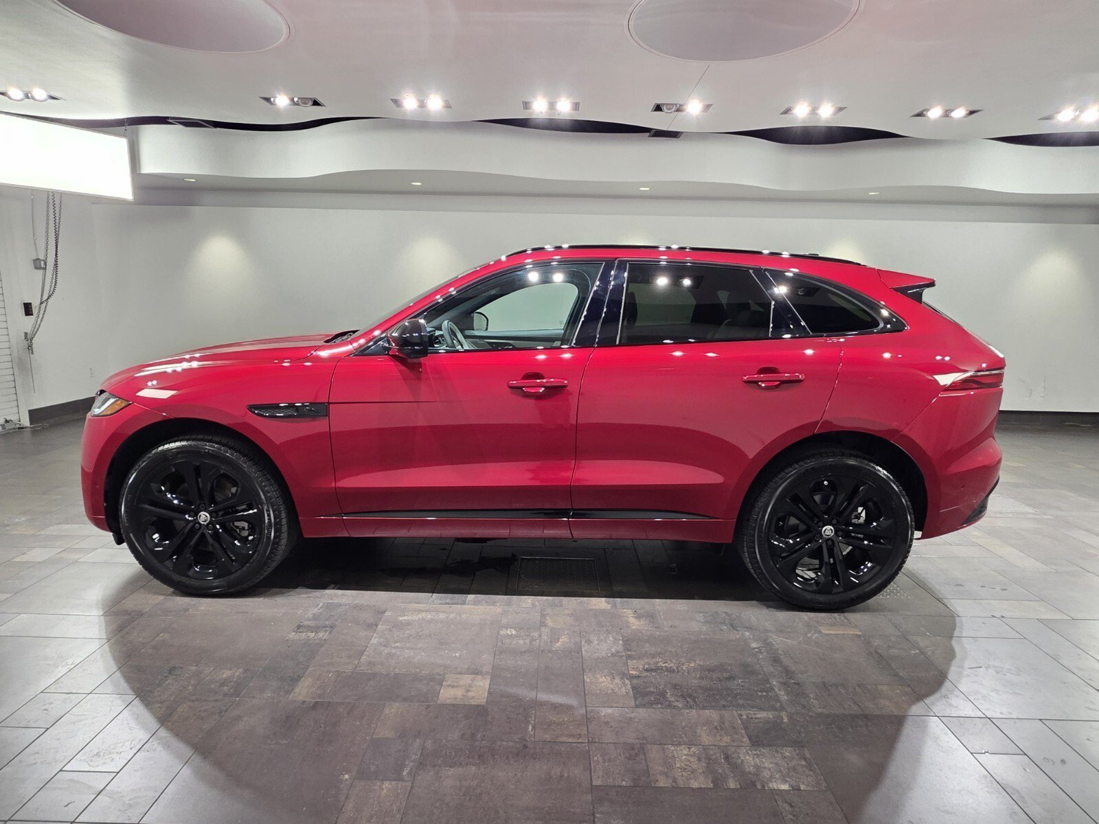 New 2026 Firenze Red JAGUAR P250 R-DYNAMIC S image 3