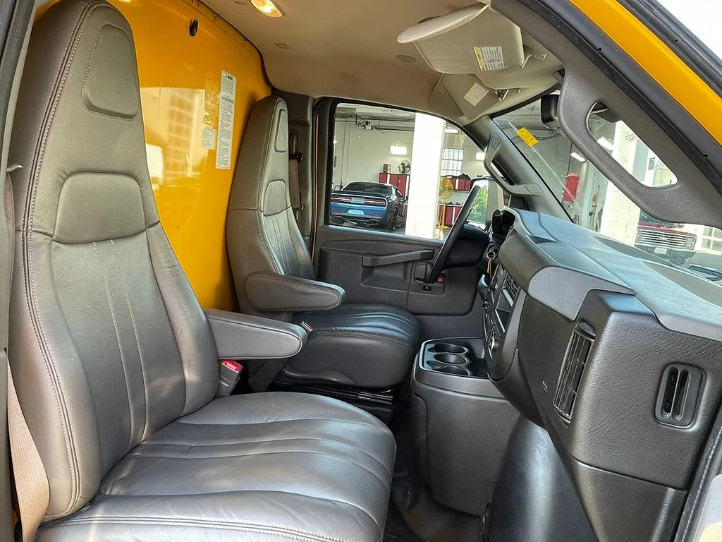 Used 2021  GMC Work Van image 17