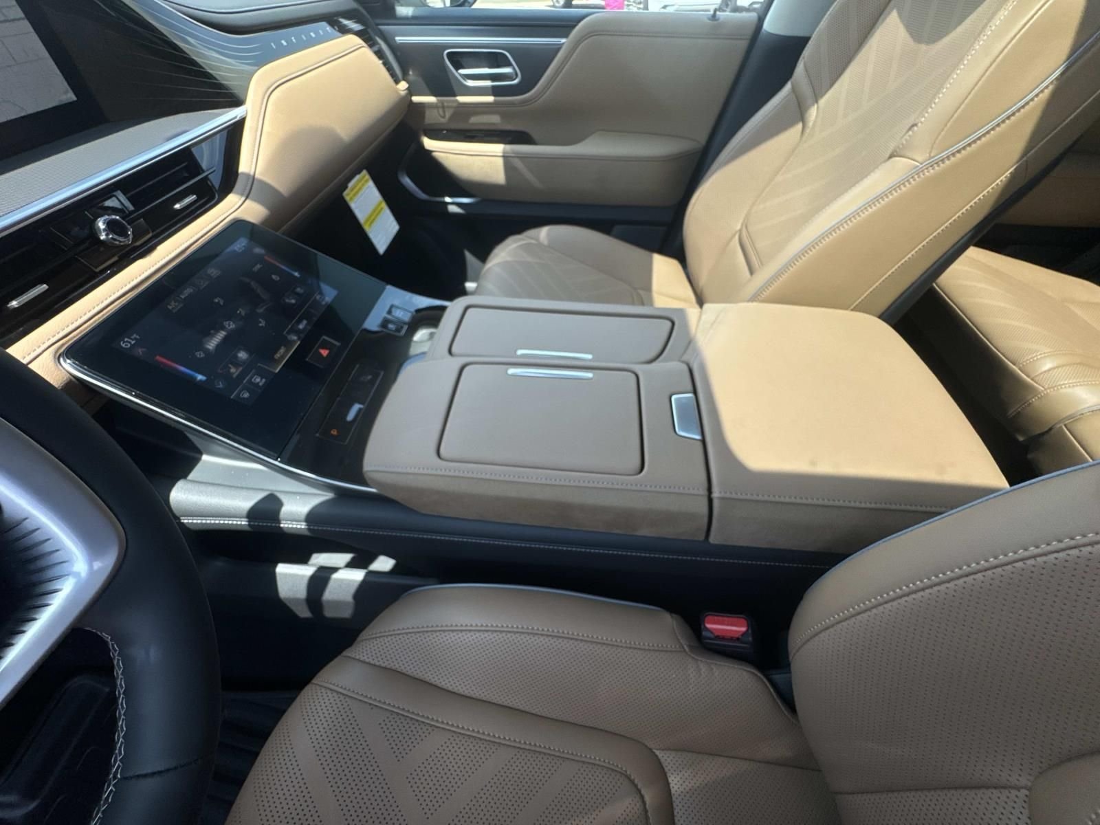 New 2027 RADIANT WHITE INFINITI Luxe 2WD image 18