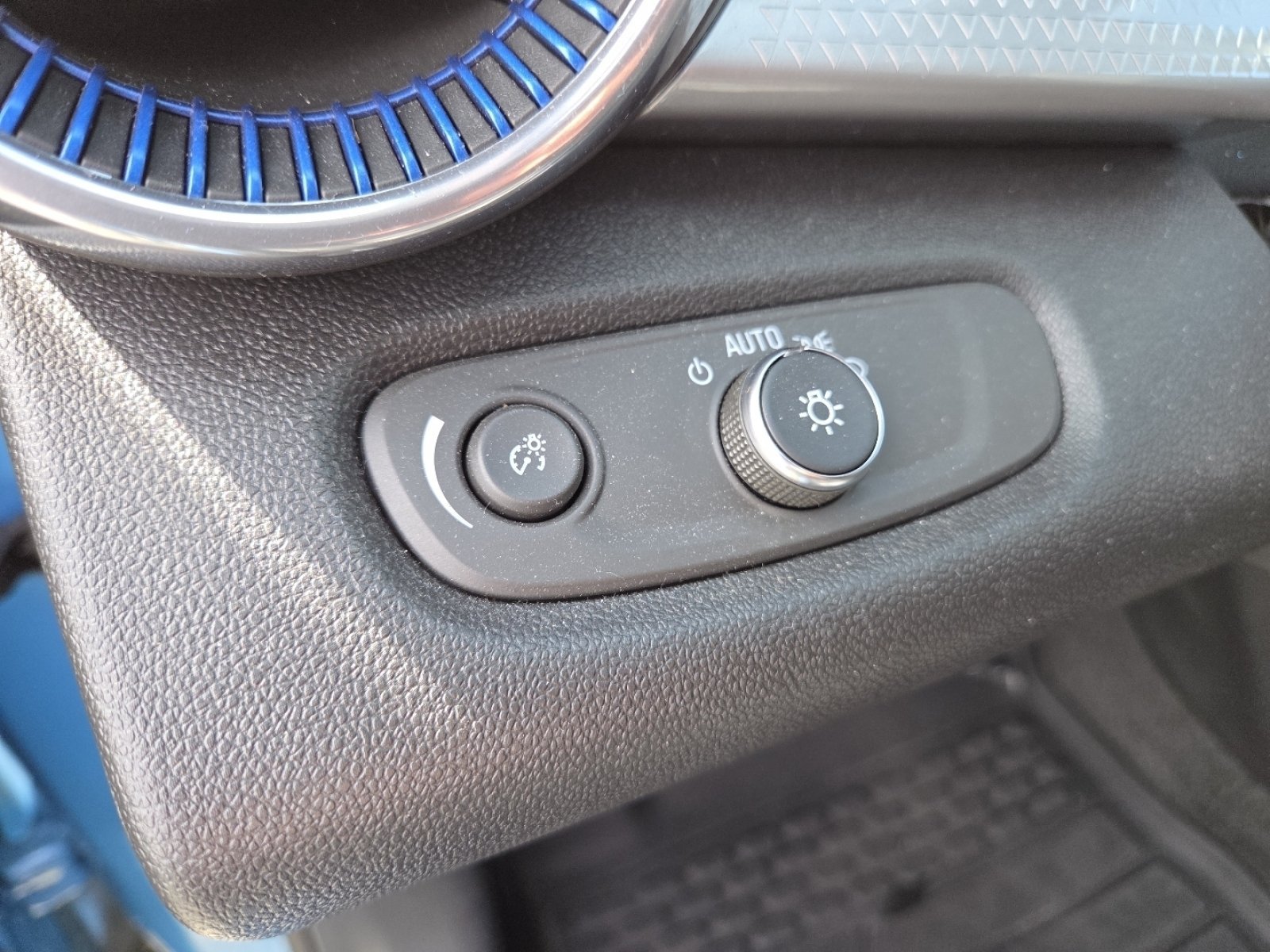 Used 2025 Marina Blue Metallic Chevrolet LT image 8