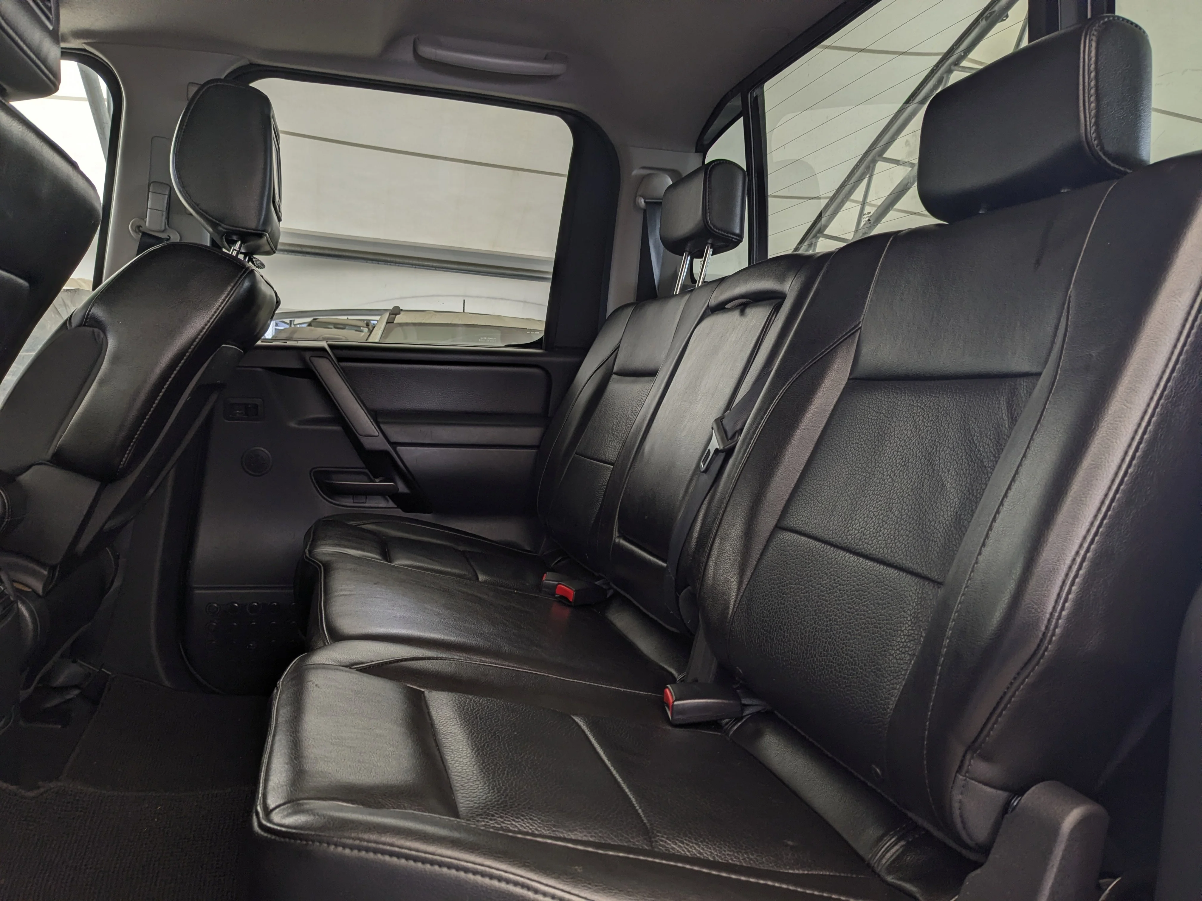 Used 2010 Silver Nissan XE image 26
