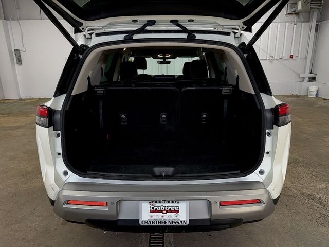 Used 2023 White Nissan SL image 17
