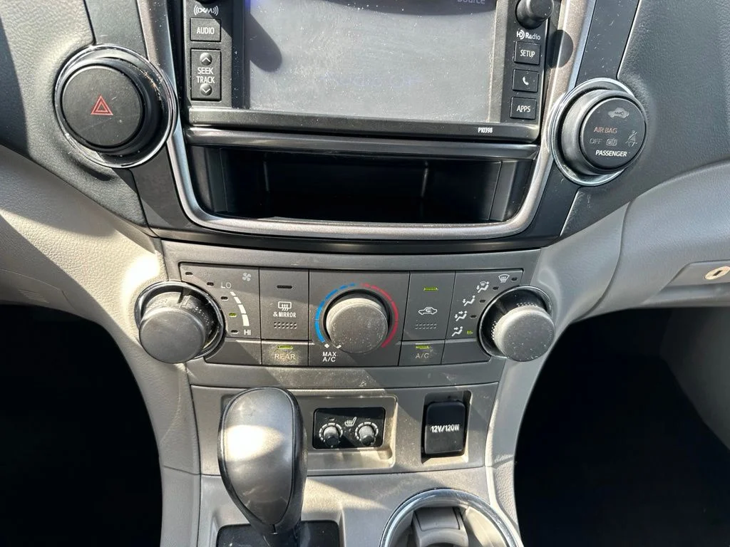 Used 2013 Classic Silver Metallic Toyota SE image 29