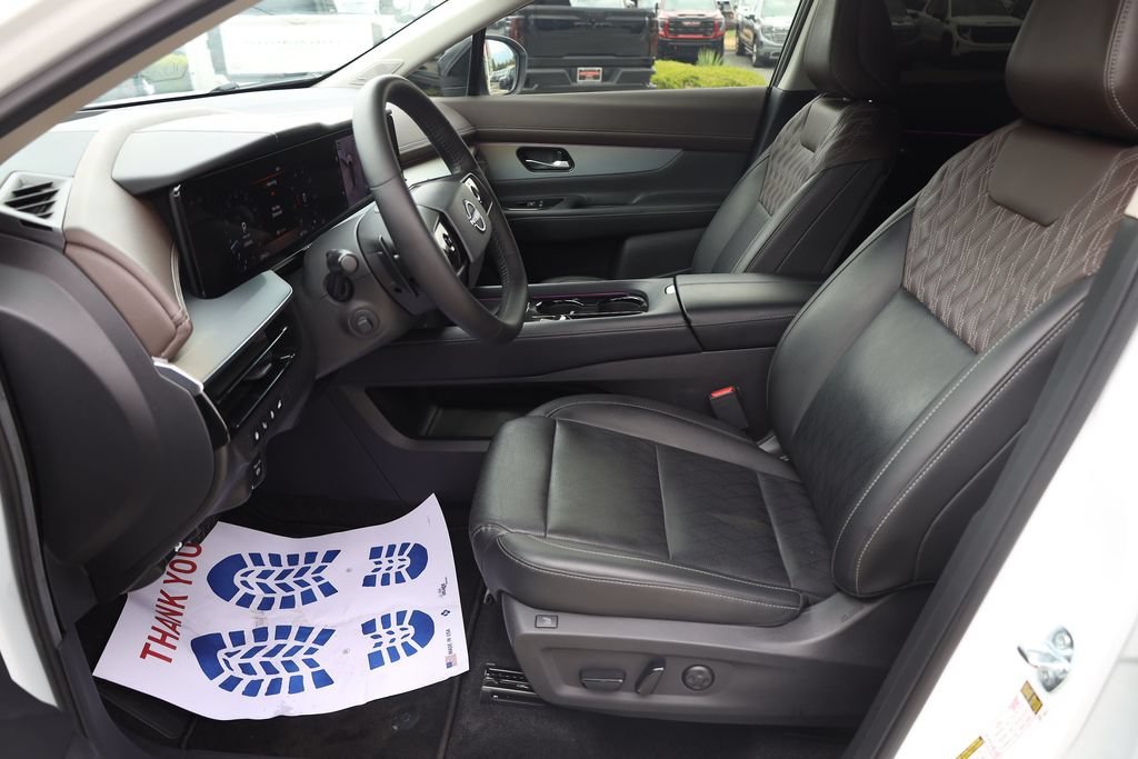 Used 2025 Everest White Pearl Tricoat Nissan Platinum image 11