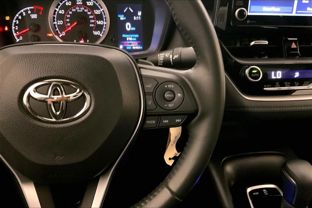 Used 2022 White Toyota SE image 19