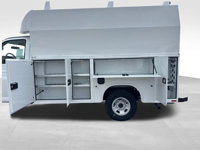 New 2026 Summit White Chevrolet 1WT image 26
