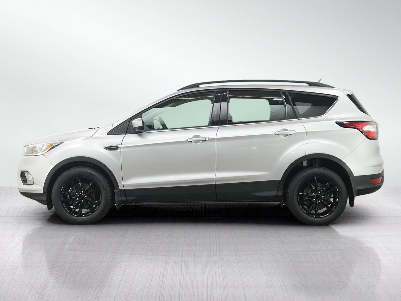 Used 2018 Ford Escape SE with VIN 1FMCU0GD5JUB85551 for sale in White Bear Lake, Minnesota