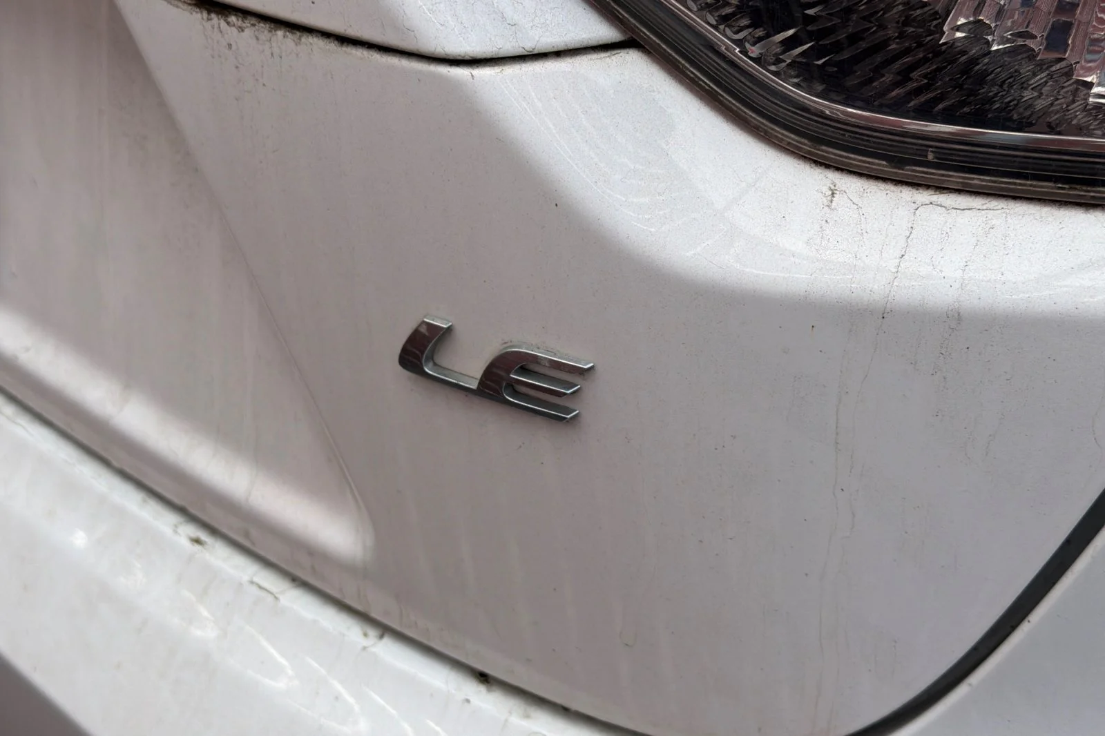 Used 2020 White Toyota LE image 7