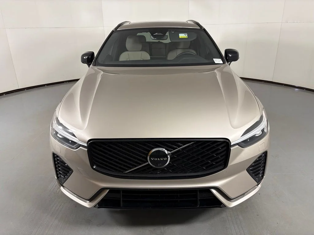 New 2026 Bright Dusk Volvo Plus image 3