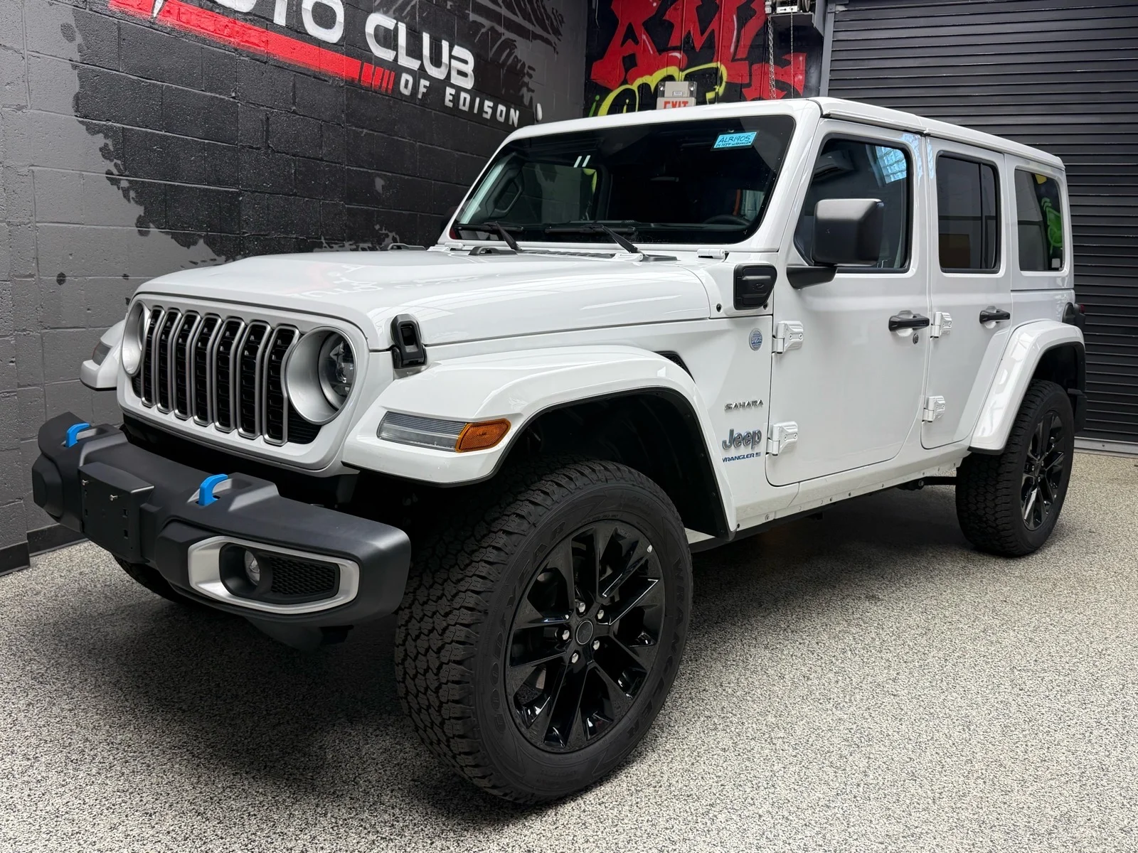 Used 2024 Bright White Clear Coat (pw7) Jeep Sahara 4xe image 3