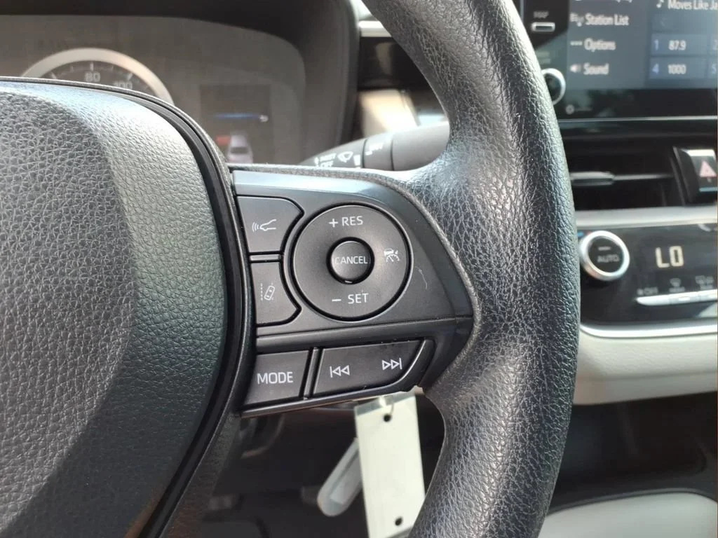 Used 2021 White Toyota LE image 12