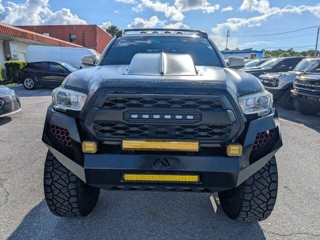 2017 Toyota Tacoma TRD photo 2