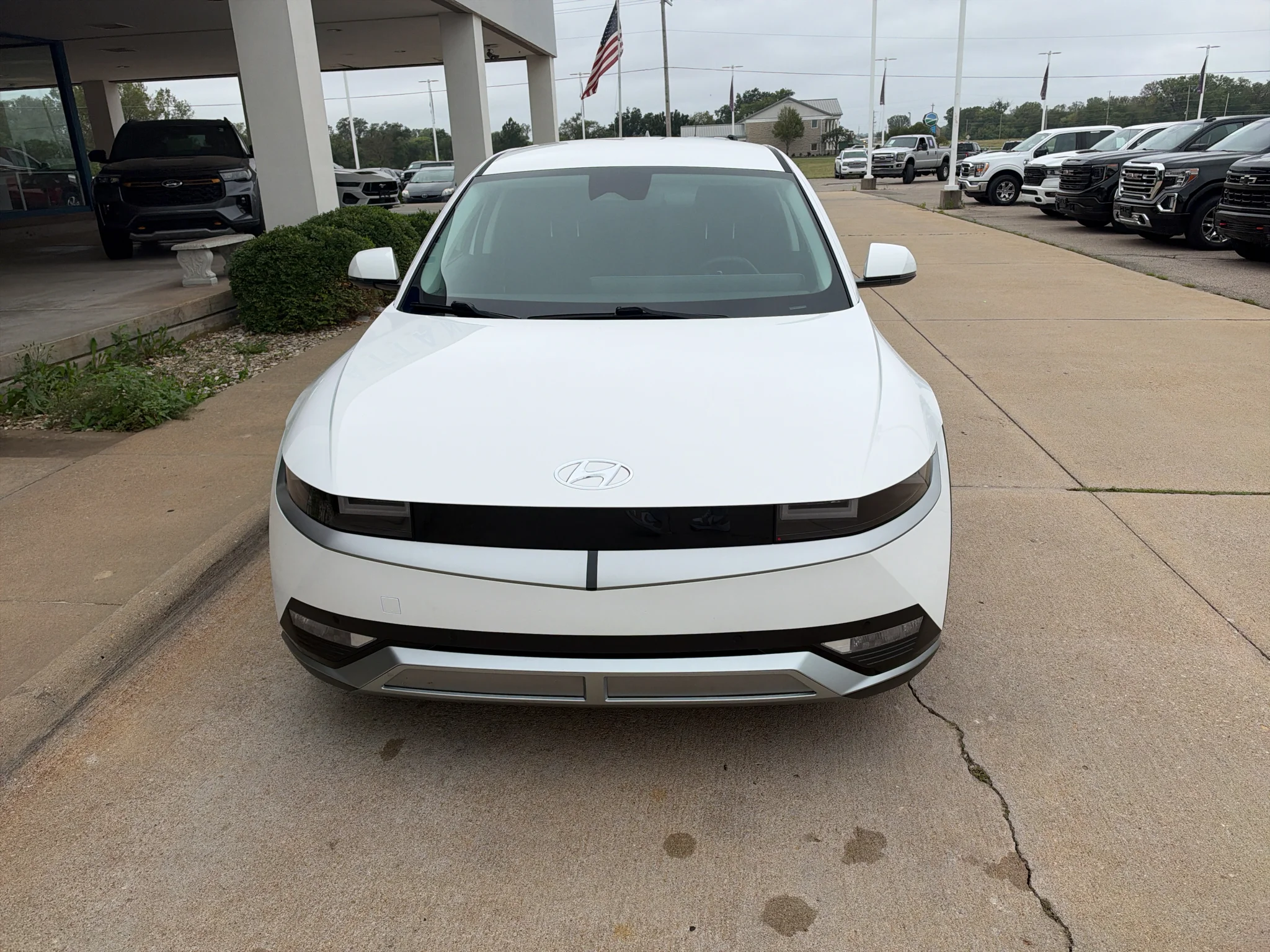 Used 2024 Atlas White Hyundai SEL image 2