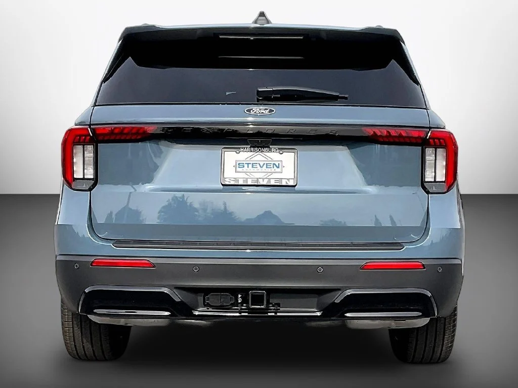 New 2027 Vapor Blue Metallic Ford ST-Line image 4