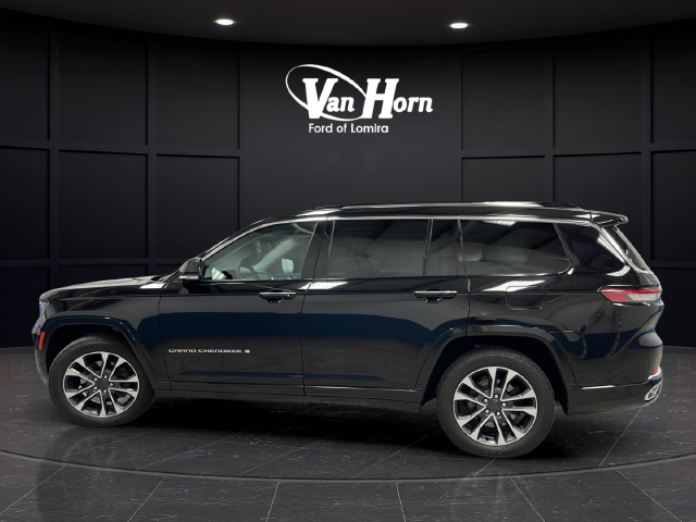 Used 2023 Diamond Black Crystal Pearlcoat Jeep Overland image 4