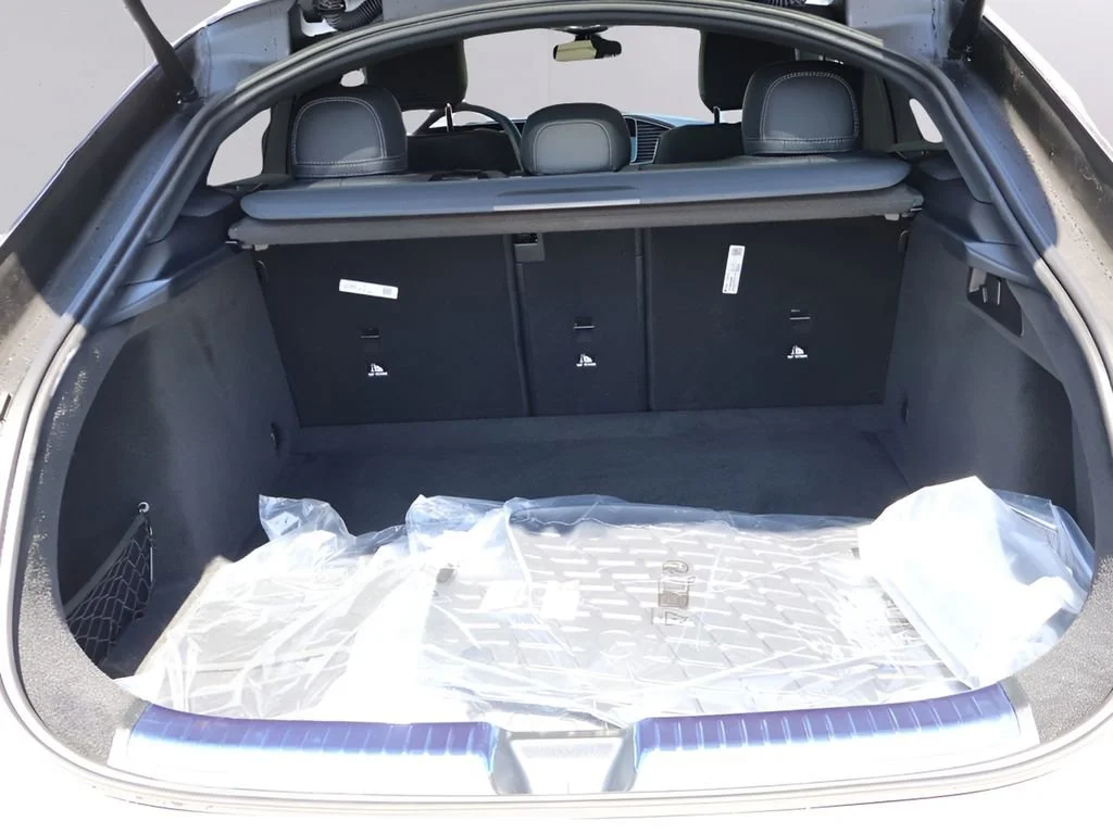New 2026 MANUFAKTUR Moonlight White Metallic Mercedes-Benz GLE 450 image 55