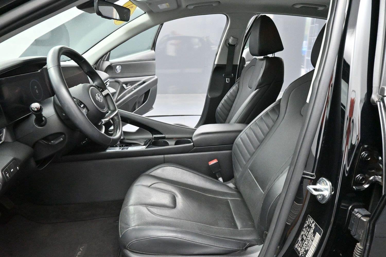 Used 2021 Phantom Black Hyundai Limited image 12