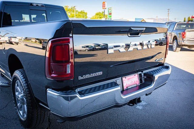 2026 RAM 3500 Laramie - Photo 9