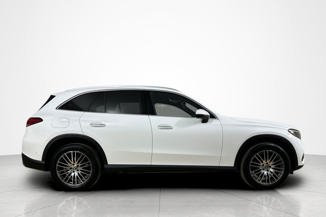 Certified Used 2025 Polar White Mercedes-Benz GLC 300 image 6