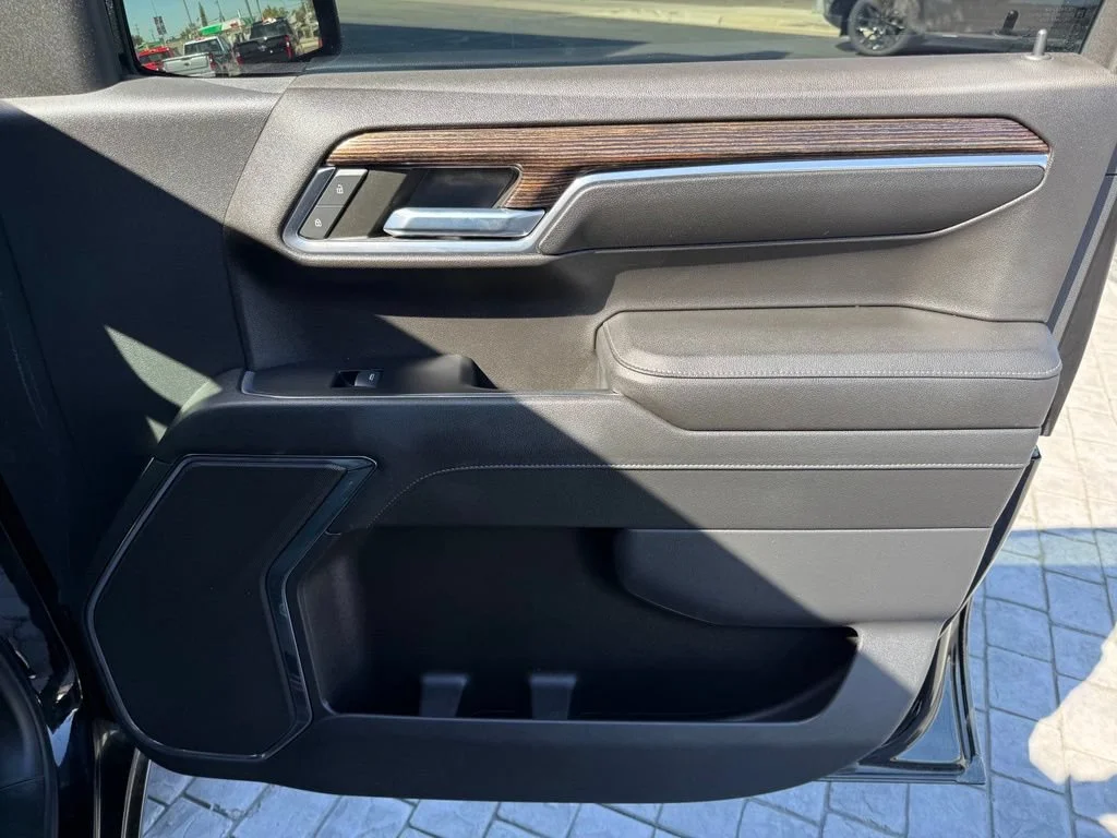 Used 2023 Onyx Black GMC Elevation image 17