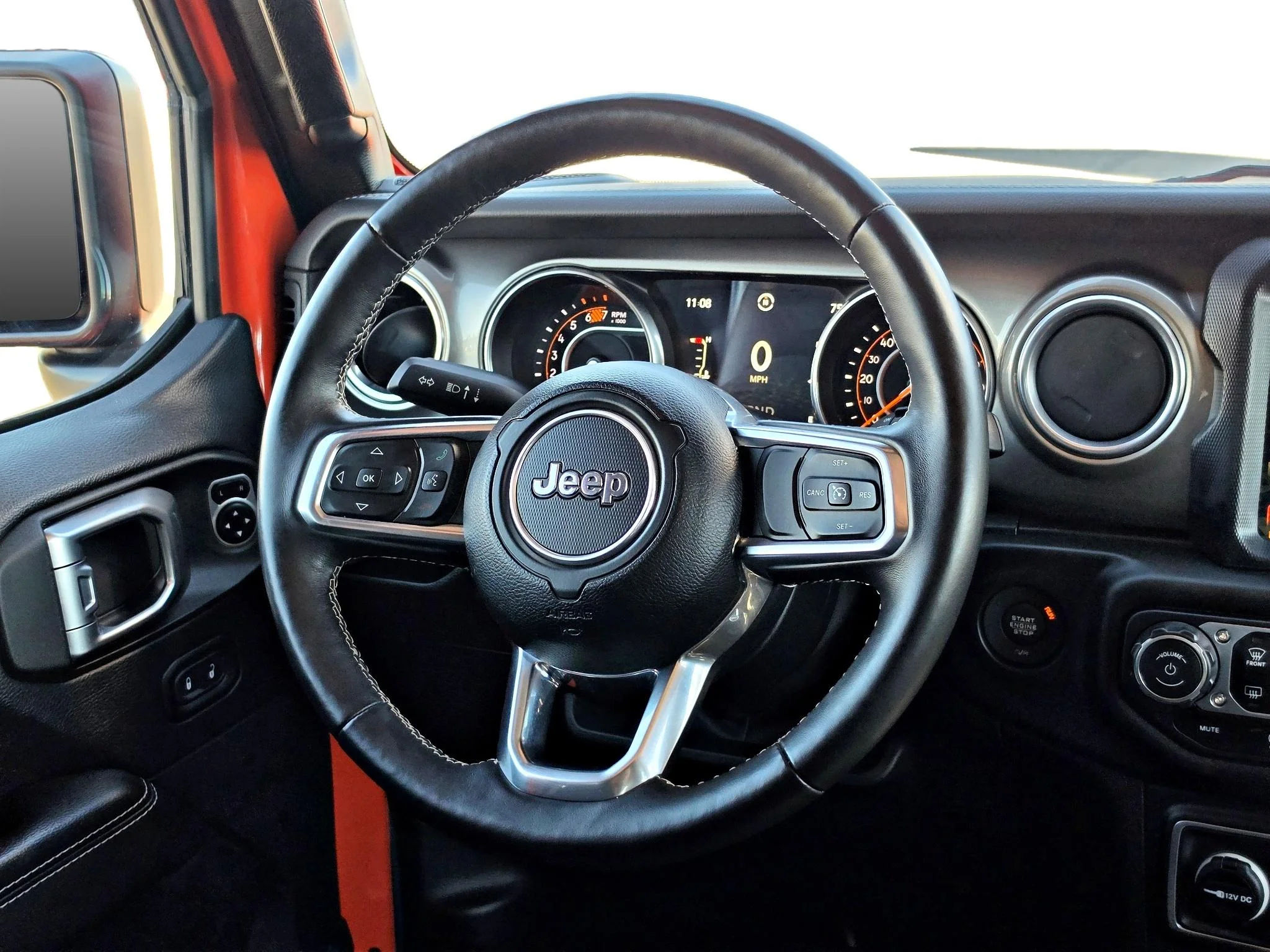 Used 2018 Punkn Metallic Clearcoat Jeep Sahara image 12