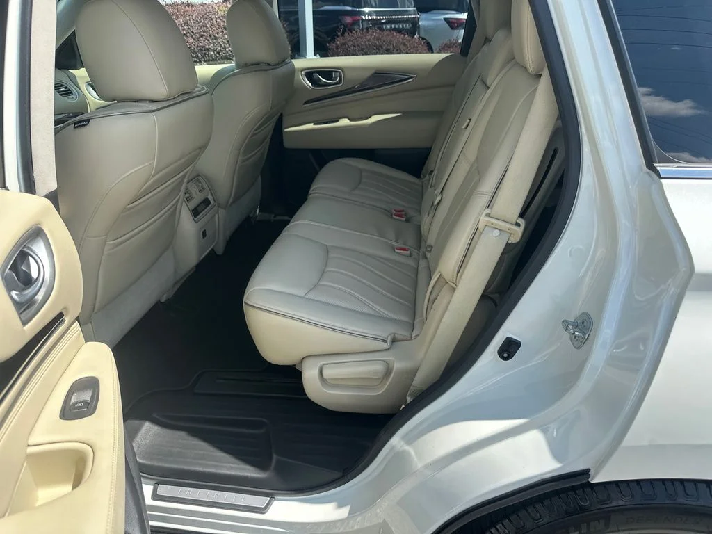 Used 2016 White INFINITI Base image 17