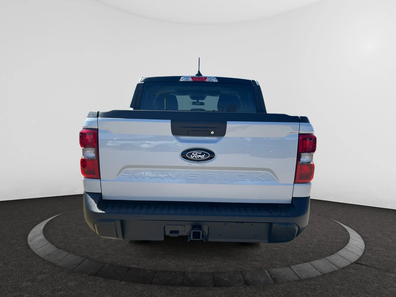 New 2026 Space White Metallic Ford XLT image 4
