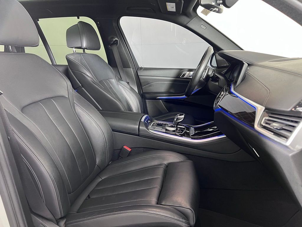 Used 2021 White BMW xDrive40i image 19