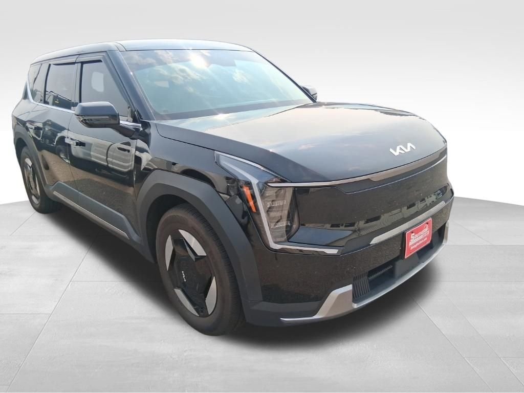 Used 2024 Black Kia Light Long Range image 17