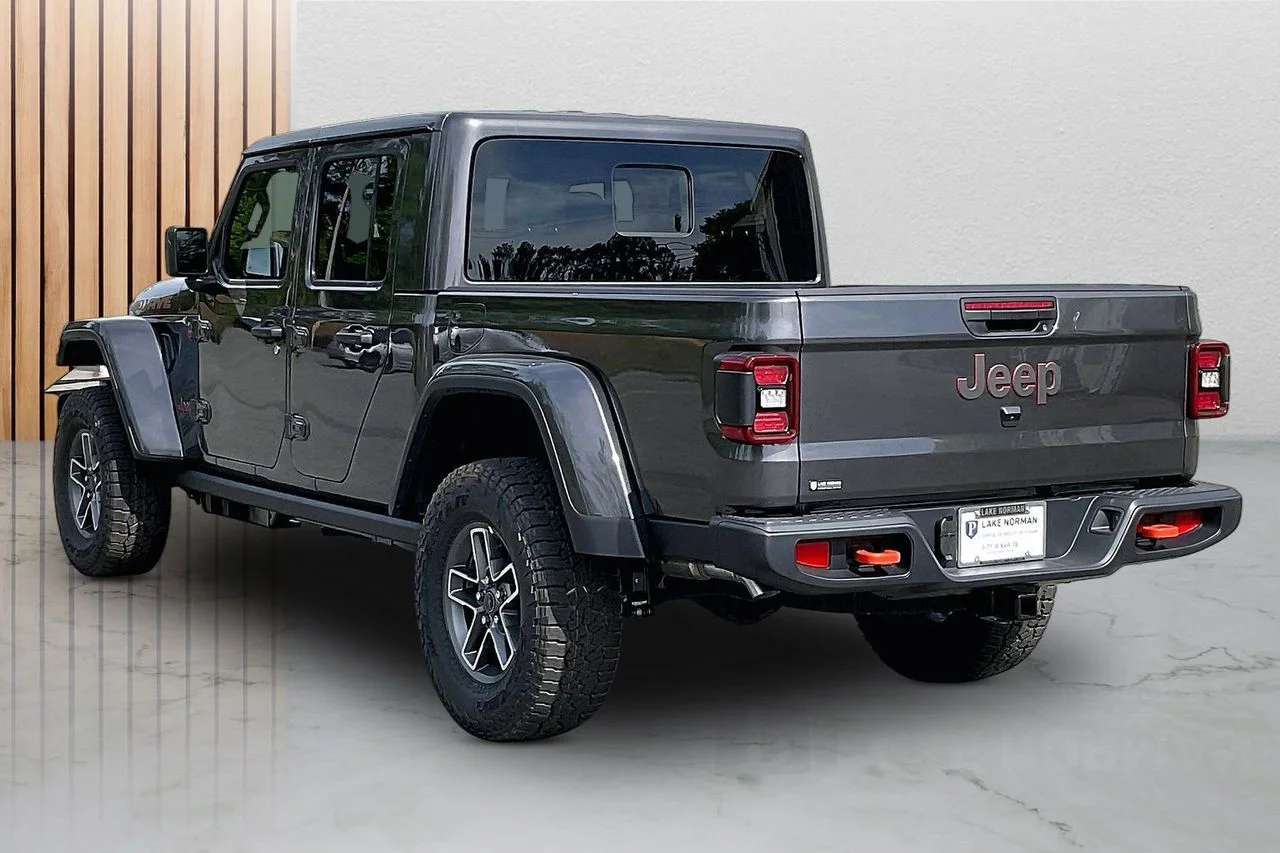 New 2026 Granite Crystal Metallic Clear-Coat Exterior Paint Jeep Mojave image 7