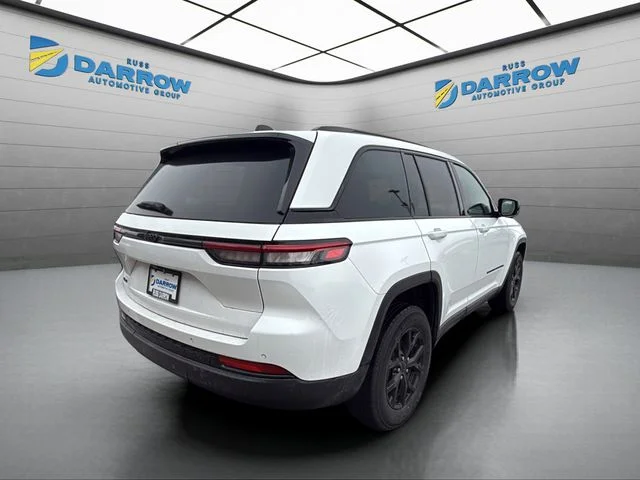 Used 2024 White Jeep Altitude image 5
