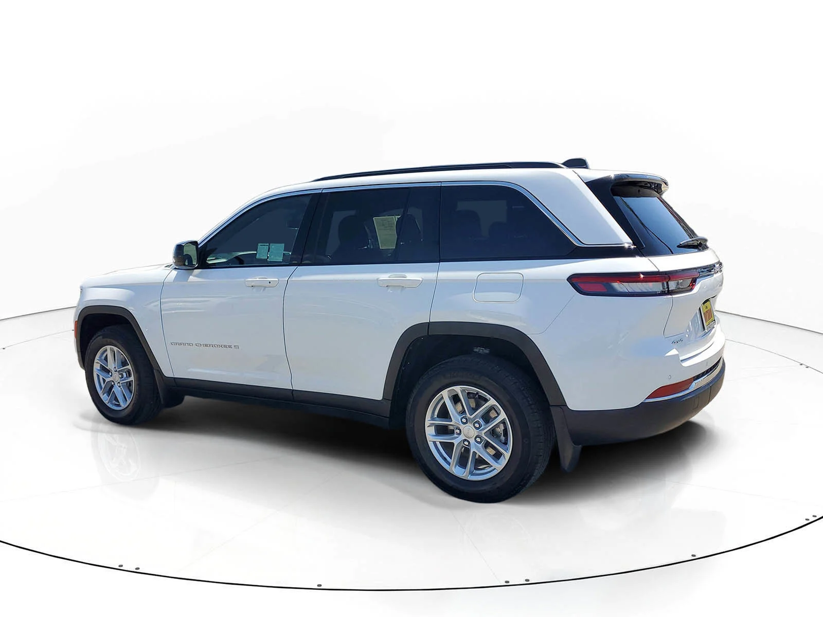 Used 2025 White Jeep Laredo X image 6