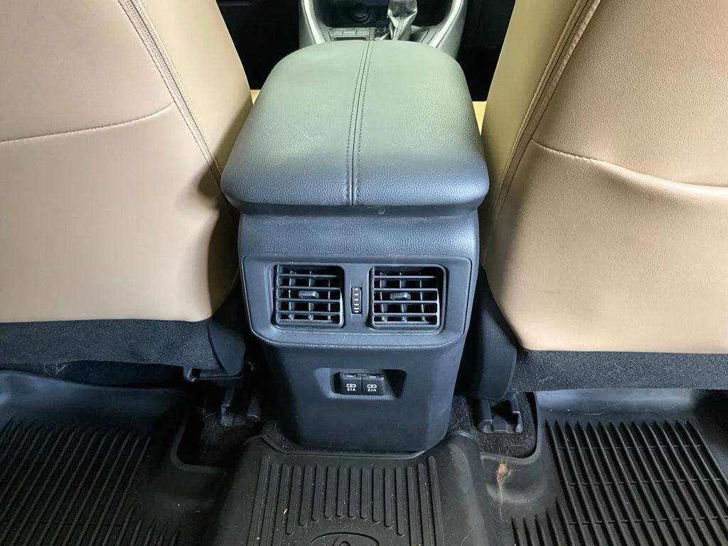 Used 2019 Black Toyota XLE Premium image 10