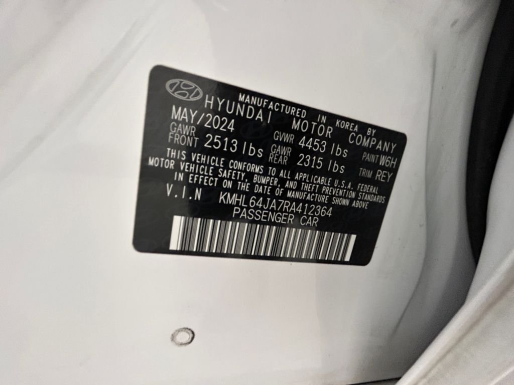 Used 2024 White Hyundai SEL image 20