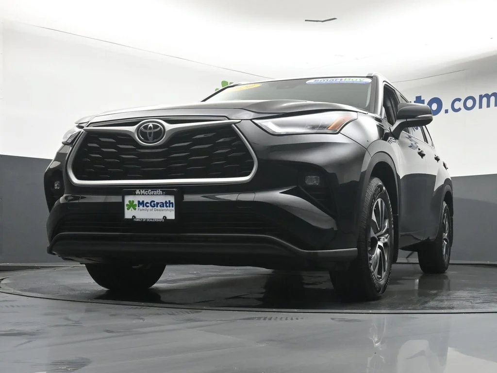 Certified Used 2020 Black Toyota XLE image 7