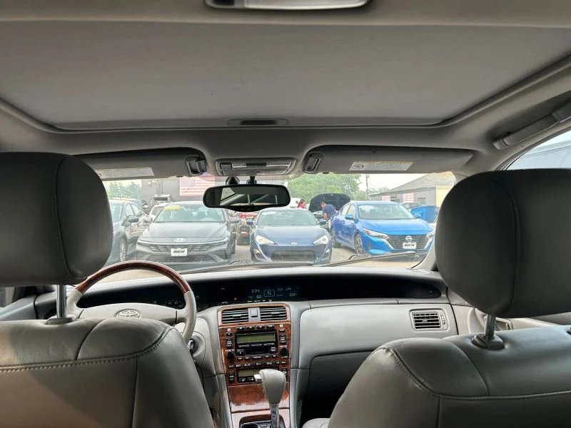 Used 2004 Gray Toyota XLS Sedan 4D image 44
