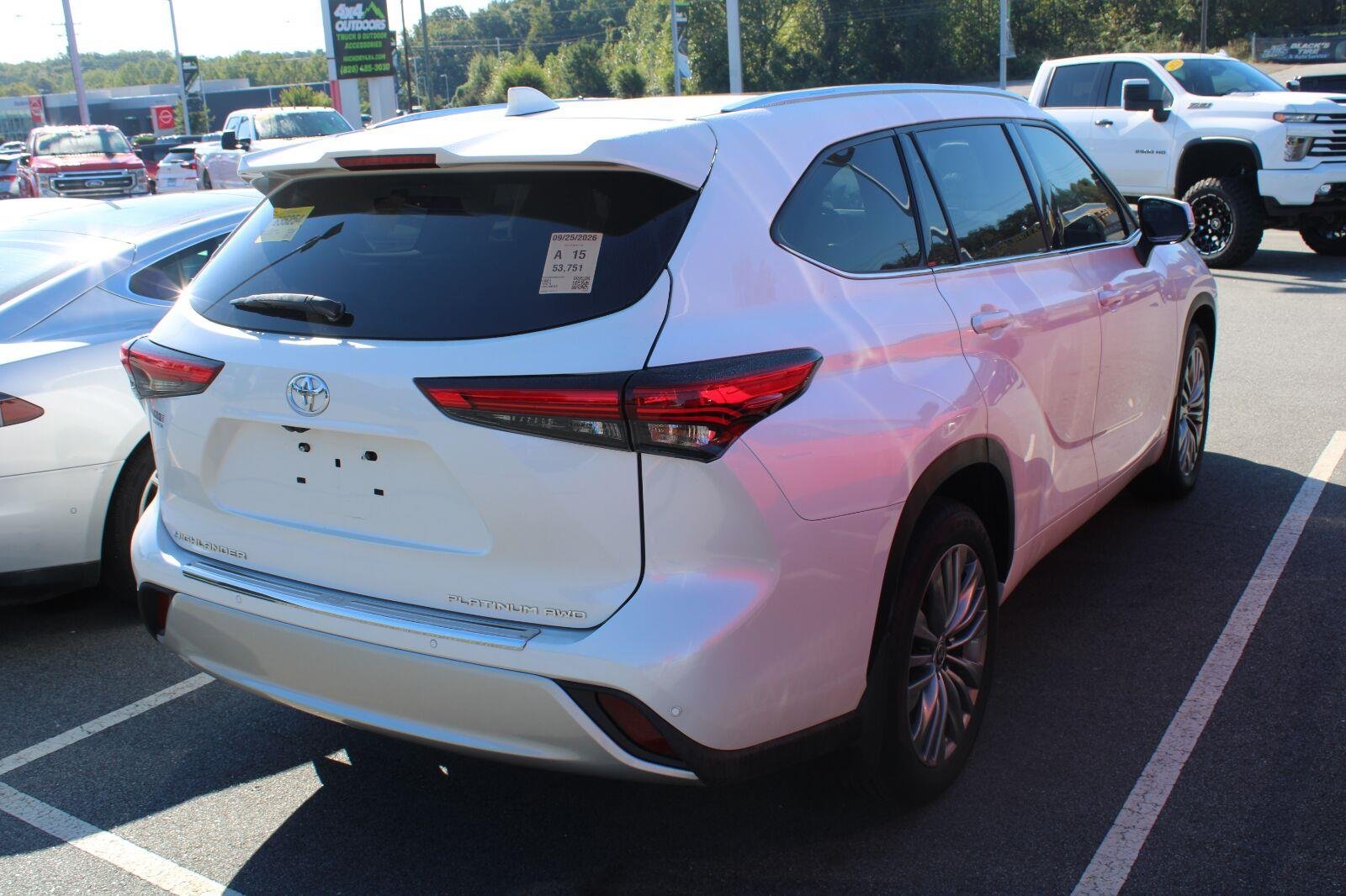 Used 2021 Blizzard Pearl Toyota Platinum image 6