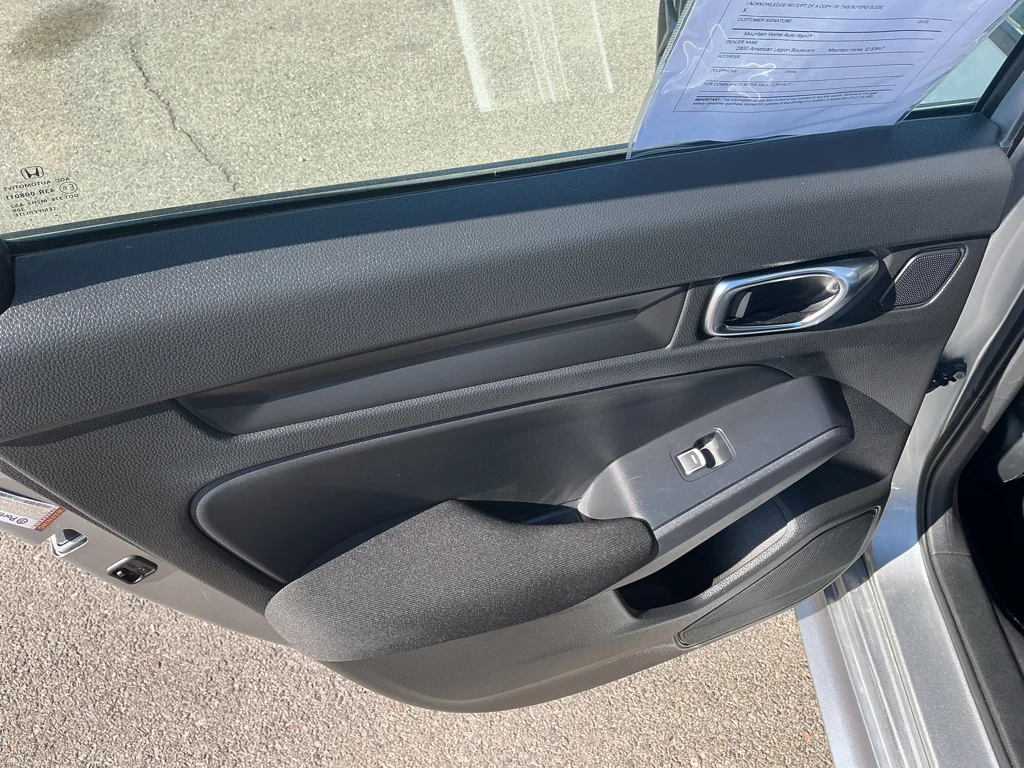 Used 2025 SOLAR SILVER METALLIC Honda Sport image 17