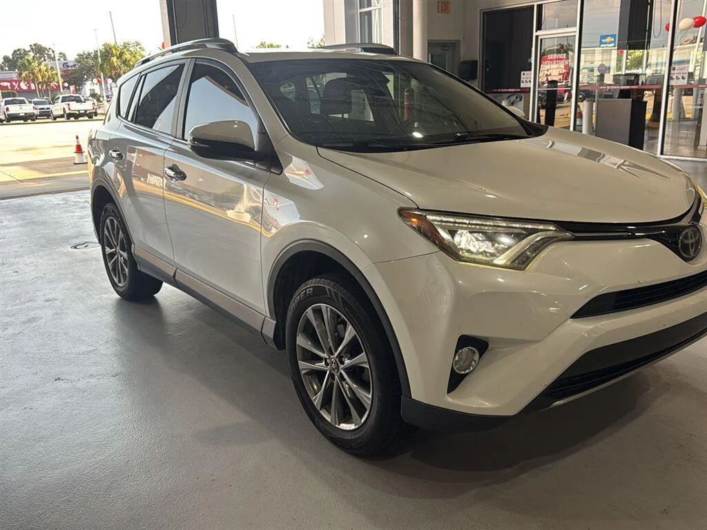 Used 2018 Blizzard Pearl Toyota Limited image 2