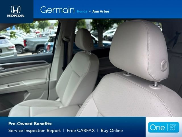 Used 2019 Blue Metallic Volkswagen 3.6L V6 SE image 18