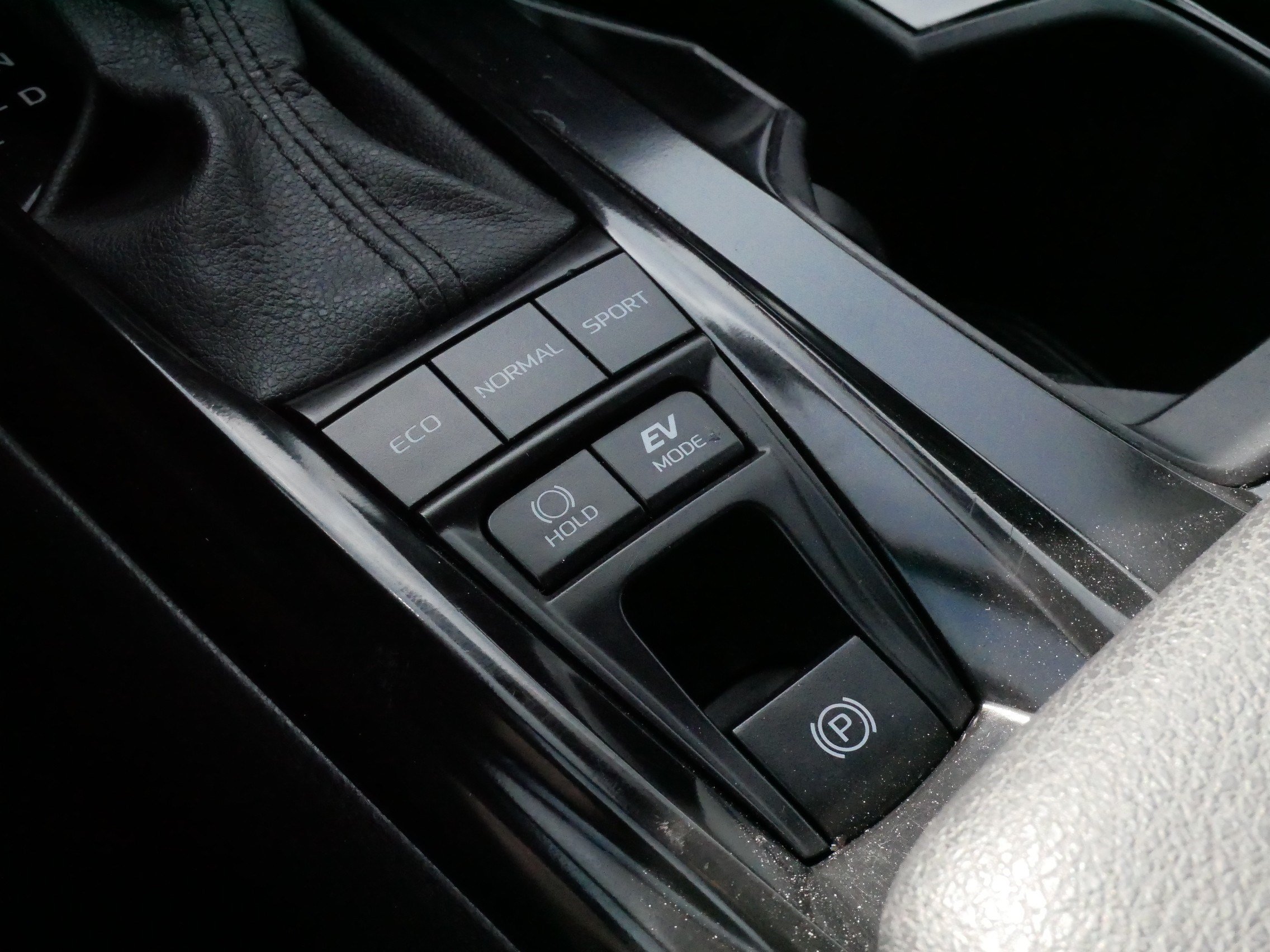 Certified Used 2025 MIDNIGHT BLACK Toyota SE image 25