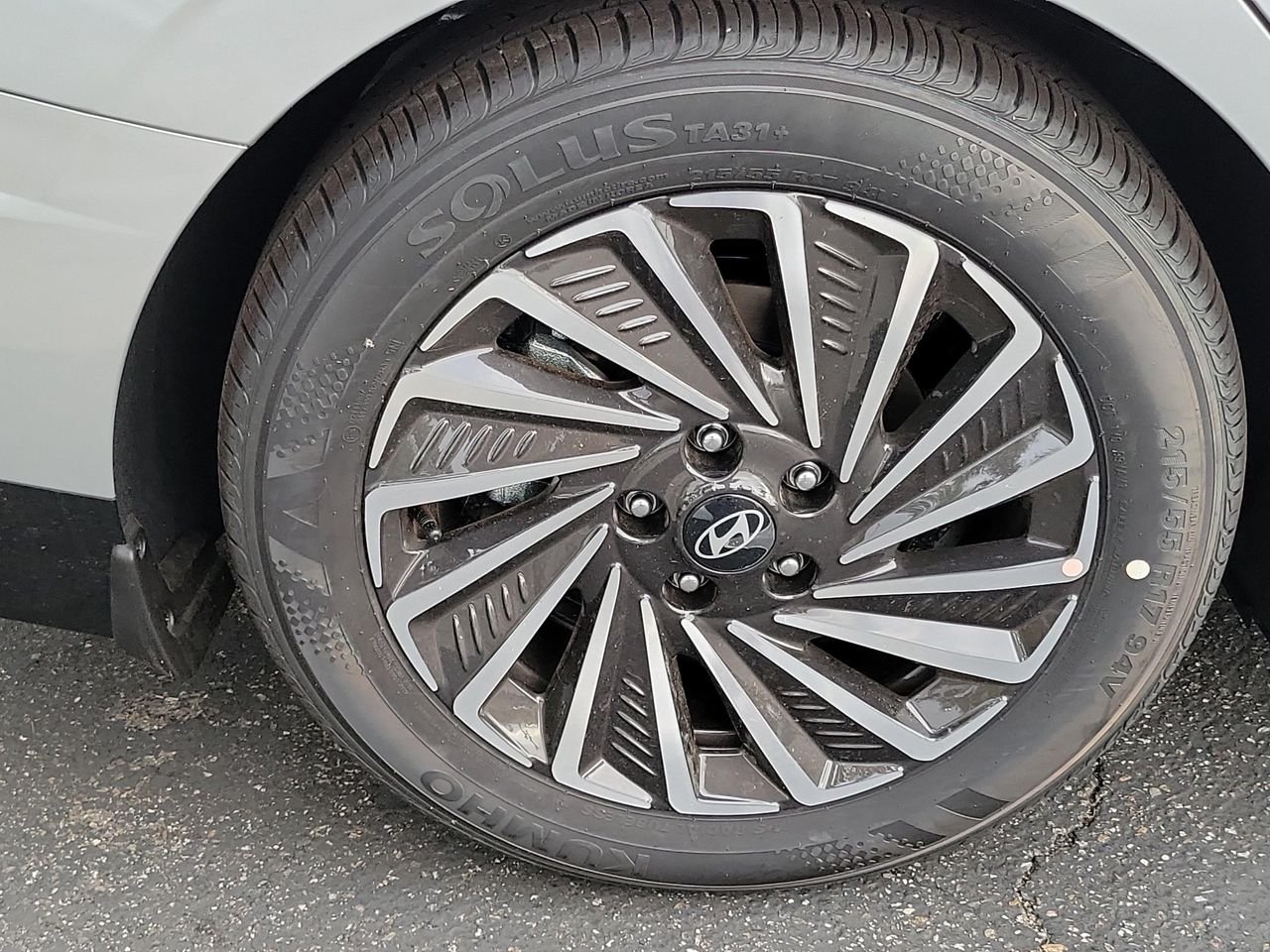 New 2026 Aero Silver Hyundai Limited image 5