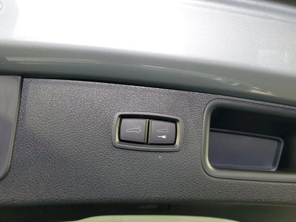 Used 2024 Silver Porsche  image 34