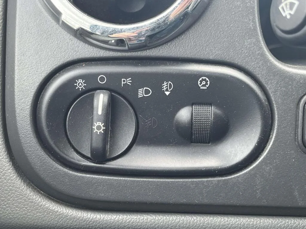 Used 2005  Ford XLT image 28