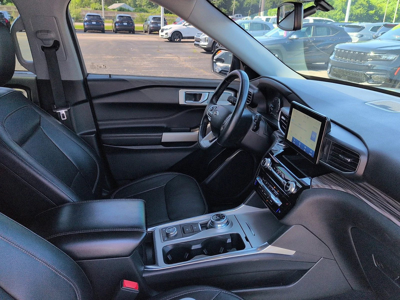Used 2023 Silver Metallic Ford Limited image 7