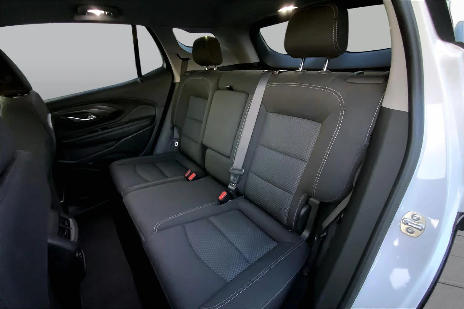 Used 2024 Summit White GMC SLE image 18