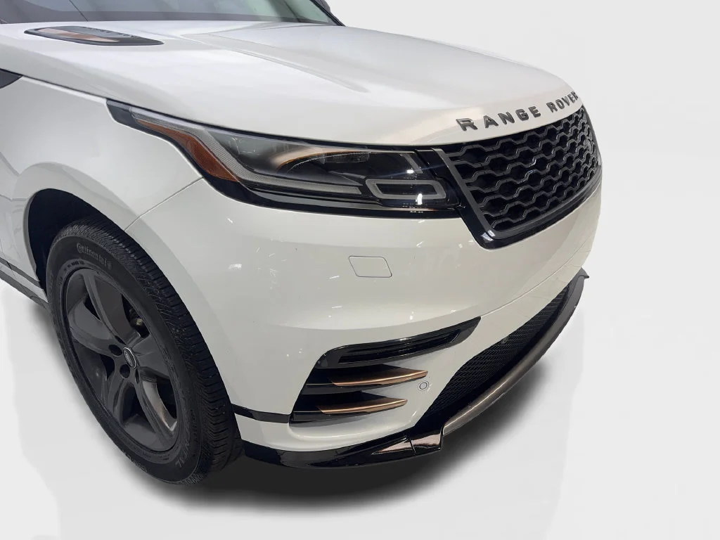 Used 2023 White Land Rover R-Dynamic S image 19