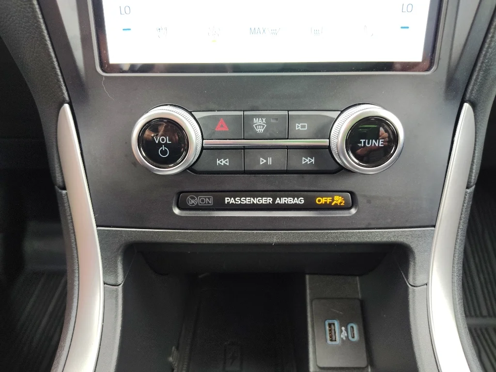 Used 2024 Agate Black Metallic Ford SEL image 20